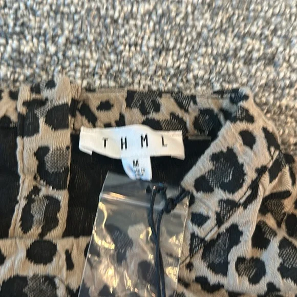 NWT THML Ruffle Sleeve Knit Leopard Print Top Sz M - Picture 5 of 8